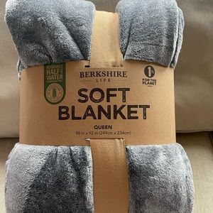 NEW WITH TAG, Berkshire Life Blanket, Blue/Gray Color, Queen Size